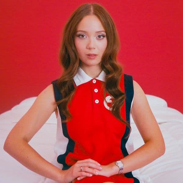 کاور اهنگ From The Start از Laufey