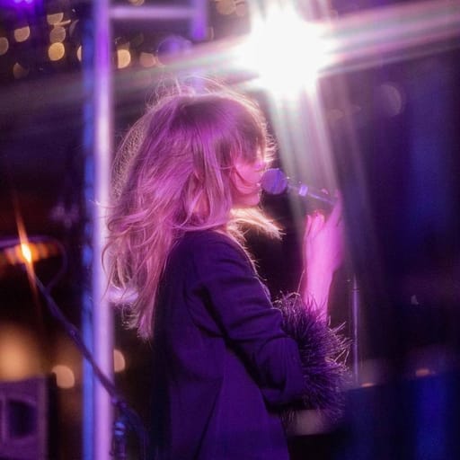کاور اهنگ Good Looking از Suki Waterhouse