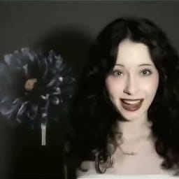 کاور اهنگ PRETTY LITTLE BABY